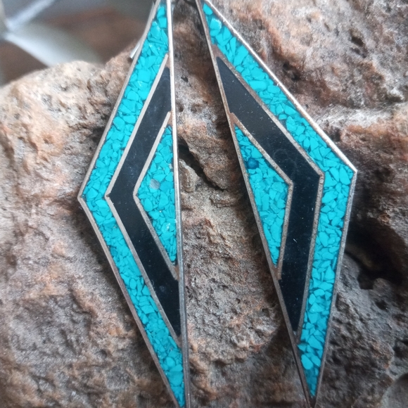 Mexico Alpaca Geometric Triangle Earrings Turquoise Black - Picture 3 of 5